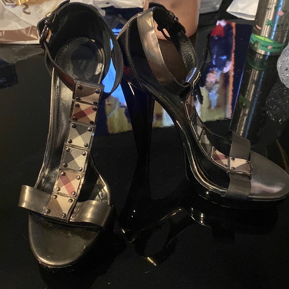 Burberry Black and Gray Heels - Picture 2 of 11